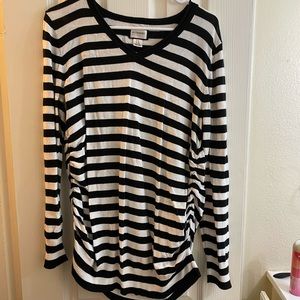 Light weight maternity sweater